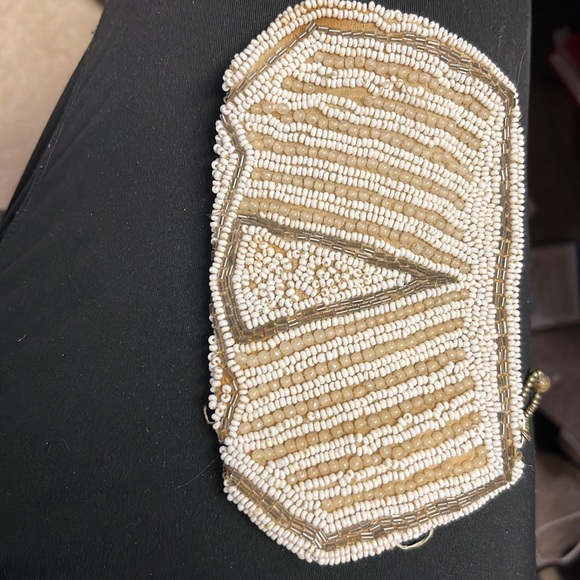 Vintage beaded coin purse.  A few places w/missing beading…excellent condition - Picture 3 of 9